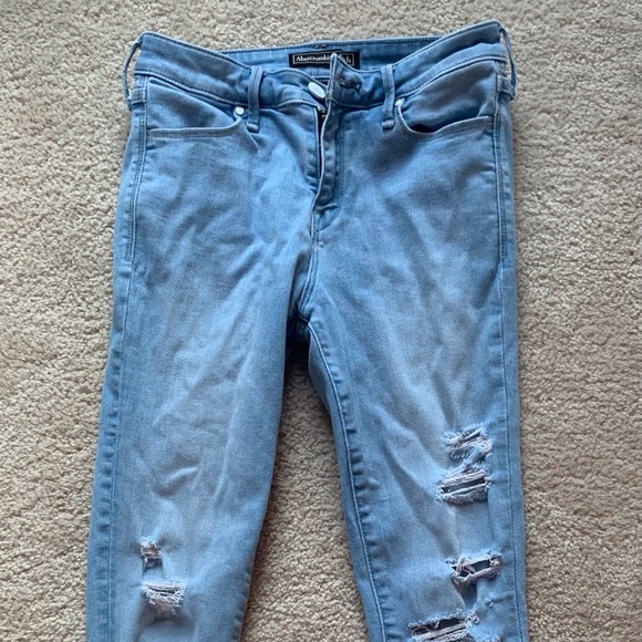 Abercrombie and Fitch Light washed Harper Jean - Picture 2 of 4